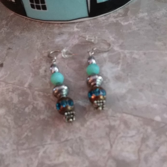 NWOT  Handmade Crystal look earrings - Picture 3 of 4